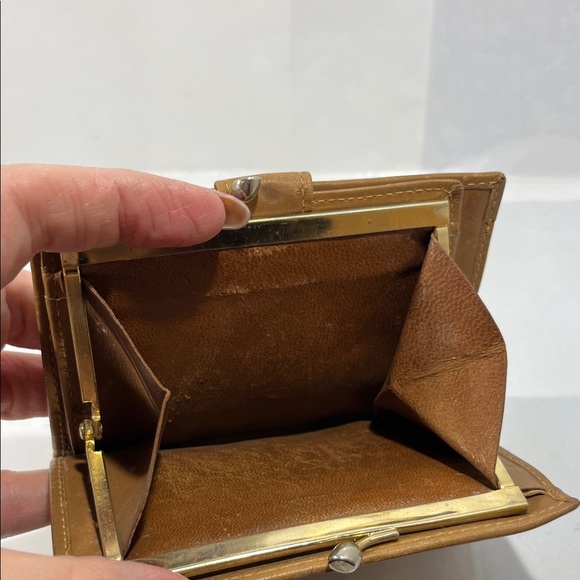 Gucci Tan Monogram Canvas Wallet - Picture 12 of 12